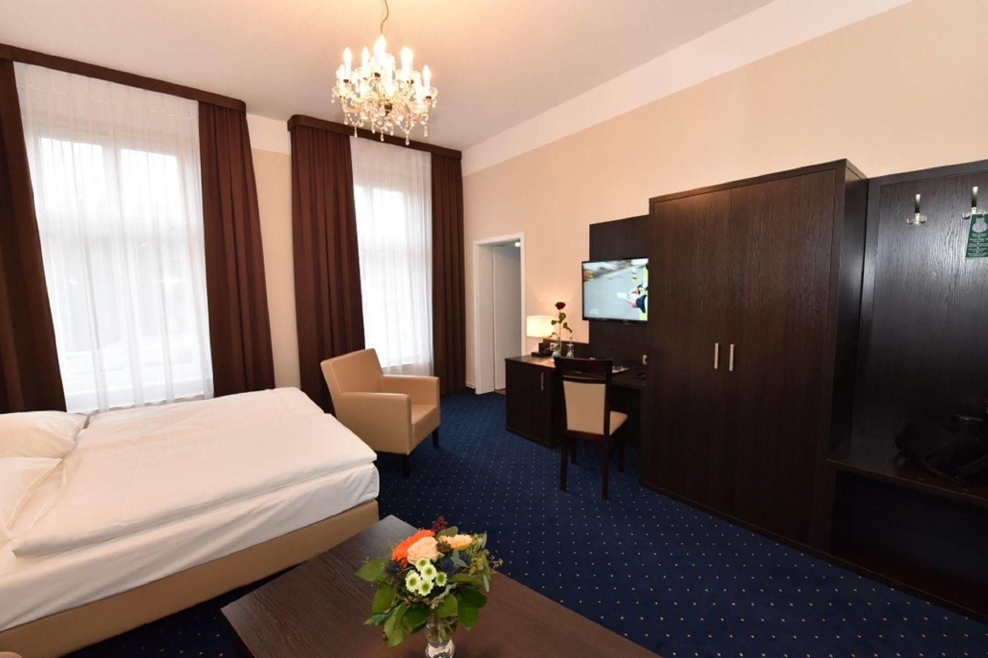 Weinhaus Woehler Hotel Schwerin  Buitenkant foto