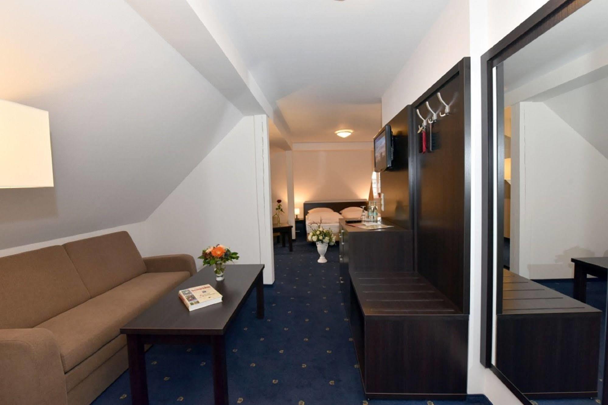 Weinhaus Woehler Hotel Schwerin  Buitenkant foto